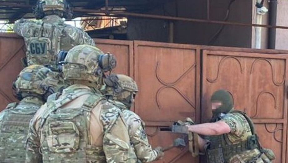 Вымогали деньги у семьи погибшего воина: в Черкассах задержана преступная группа