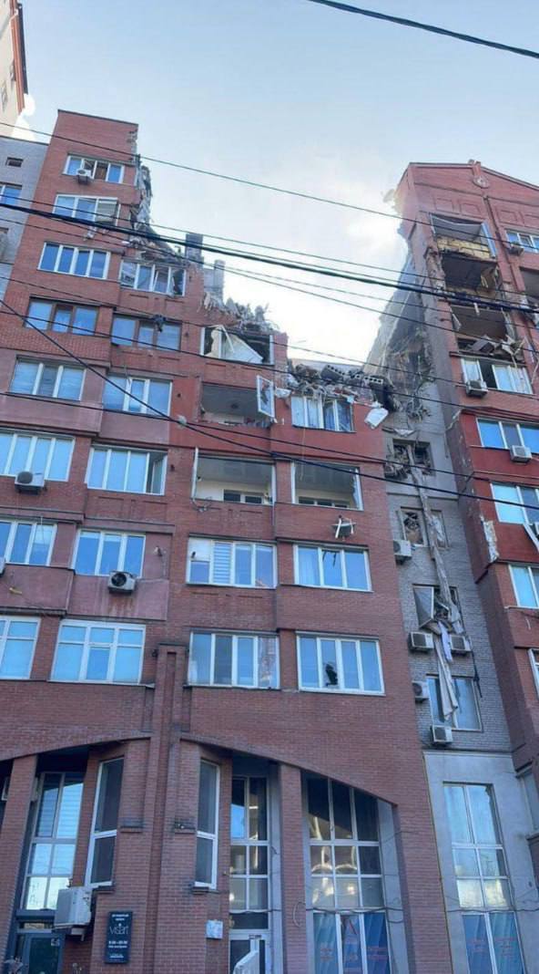 Враг совершил ракетную атаку на Днепр: есть повреждения 9-этажки