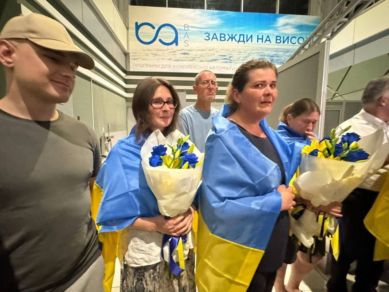 Украине удалось вернуть еще 10 граждан из российского плена