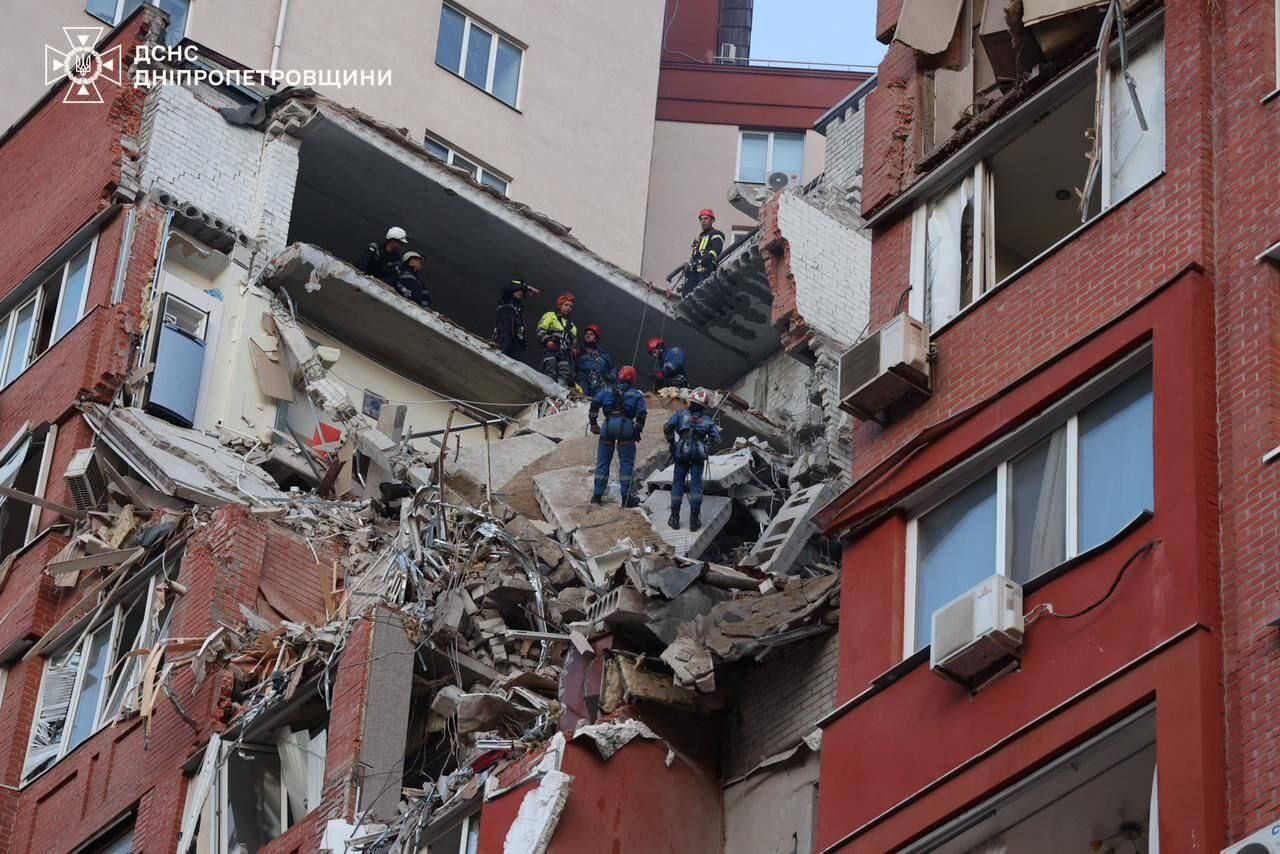 Спасатели извлекли 190 тонн мусора после ракетного удара в Днепре