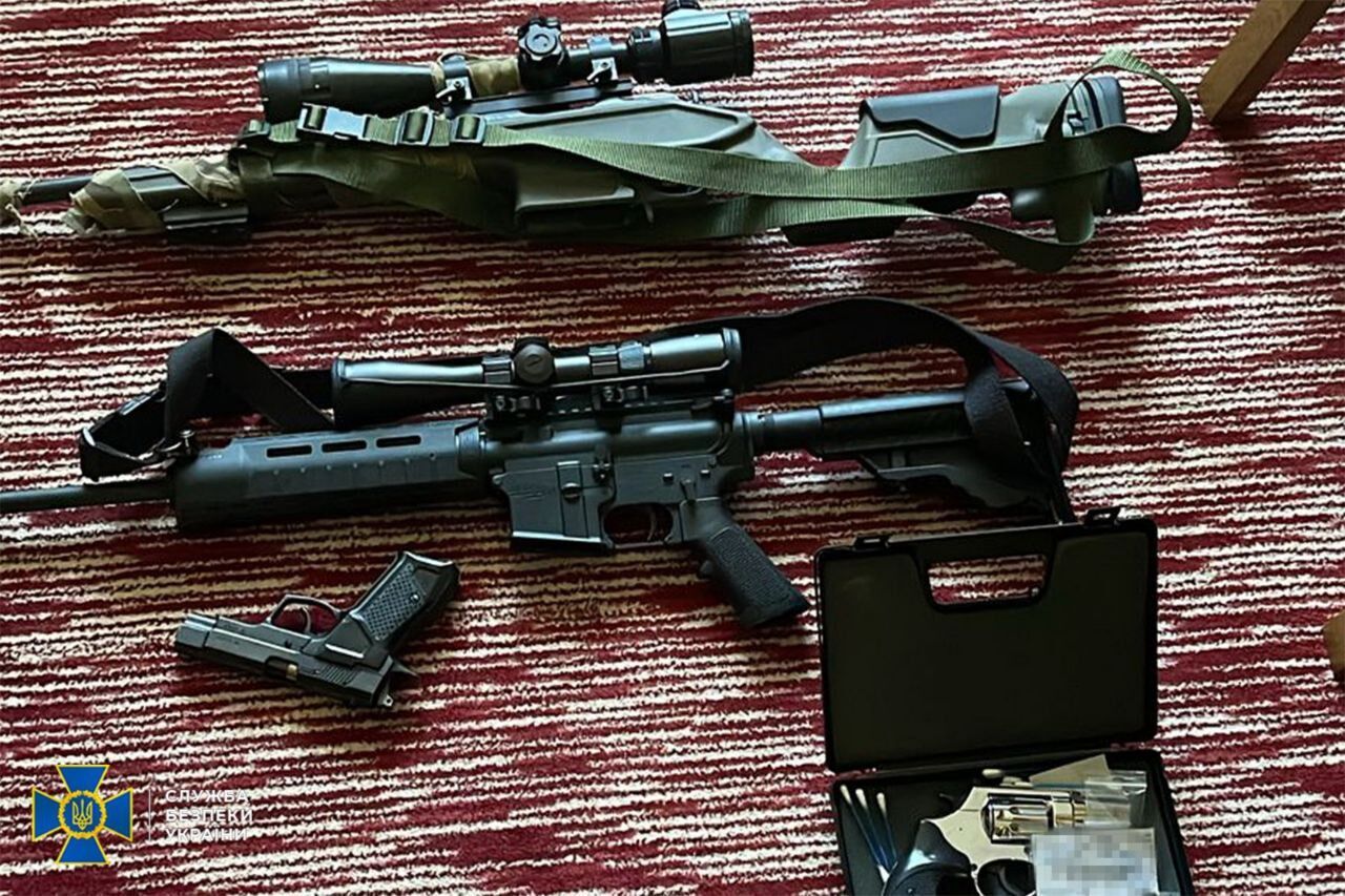 Готували ''сюрприз'' до Дня Конституції: СБУ затримала провокаторів і вилучила зброю