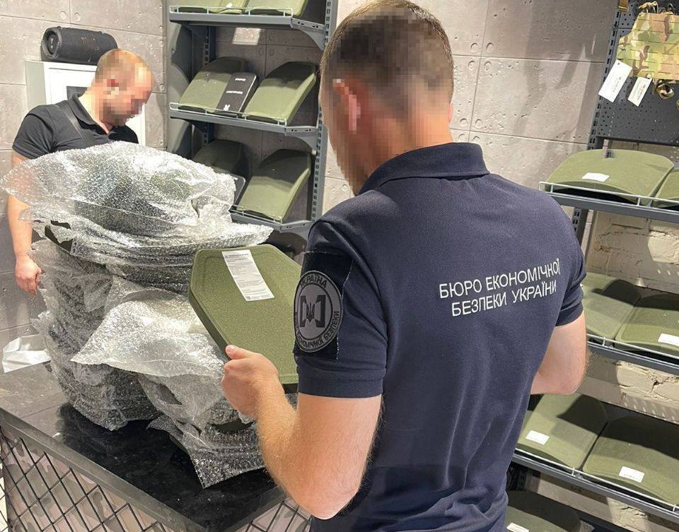 Підприємець підозрюється у незаконному ввезенні військових товарів під виглядом гуманітарки