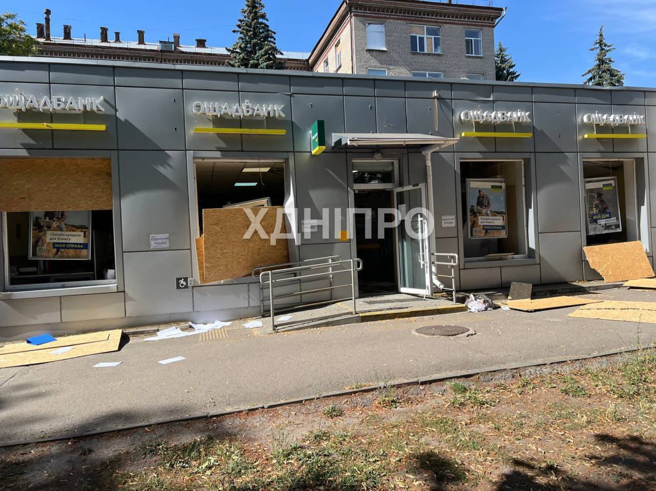 В Днепре в результате ракетно-дроновой атаки поврежден ТЦ, — СМИ (фото)