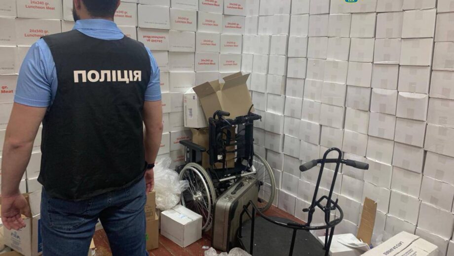 Екскерівницю Червоного Хреста одного з районів Києва запідозрили у привласненні ”гуманітарки” на майже 4 мільйони