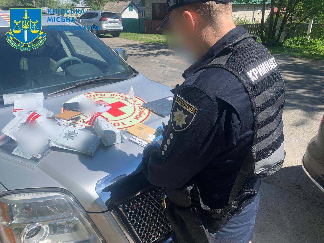 Екскерівницю Червоного Хреста одного з районів Києва запідозрили у привласненні ''гуманітарки'' на майже 4 мільйони
