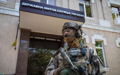 Керівників Держмитслужби затримали за хабарі: СБУ розкрила схему поборів