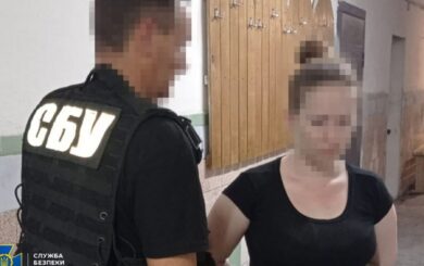 СБУ затримала підпалювачку авто, що готувала диверсії проти ТЦК