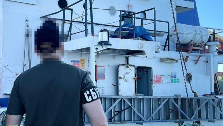 СБУ задержала капитана грузового судна, вывозившего украинское зерно из Крыма для россии