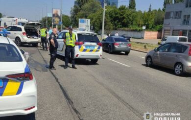 В Киеве Toyota врезалась в попавшие в ДТП автомобили: есть пострадавшие (фото)