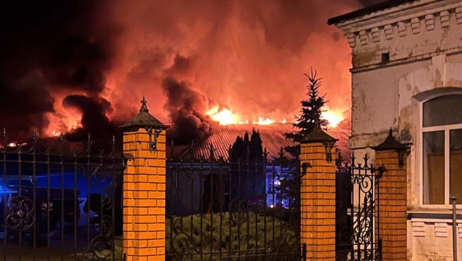 Завод у Кореневому загорівся після атаки безпілотника