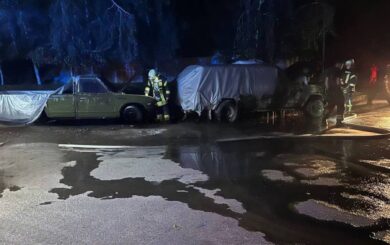 Ночной поджог в Одессе: на Таирова сгорели два автомобиля военных