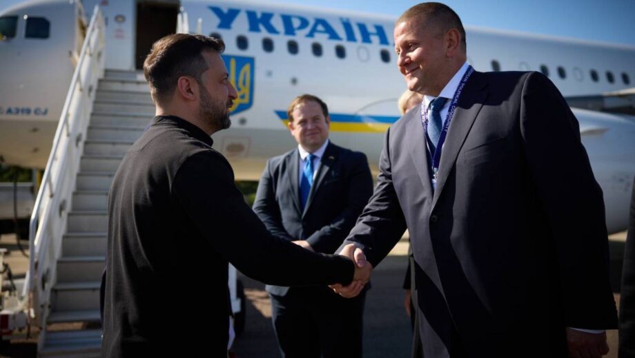 Зеленський прибув до Великобританії на саміт Європейської політичної спільноти, його зустрів Залужний