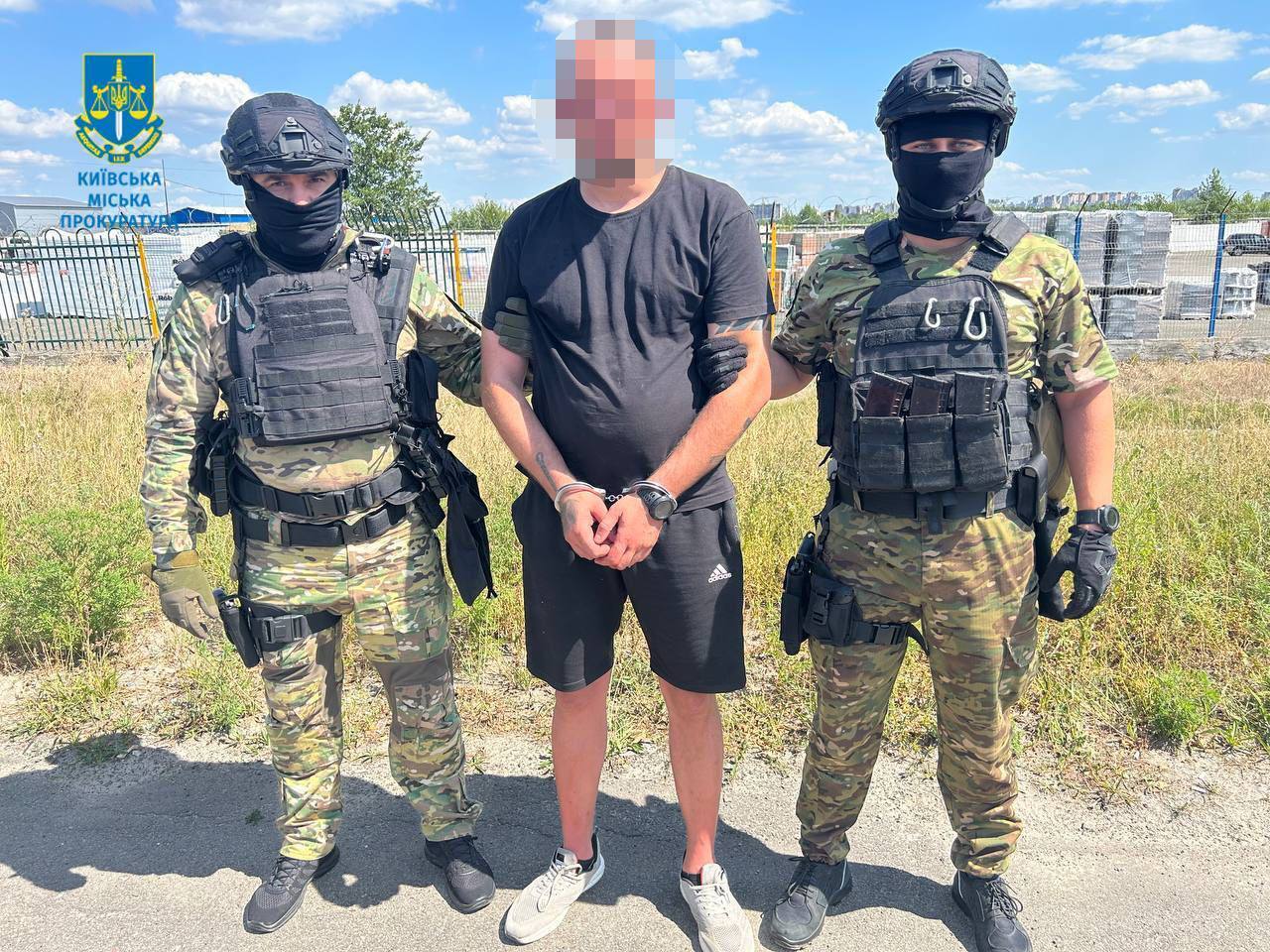 У Києві викрито диверсантів, що підпалювали релейні шафи та військові автомобілі