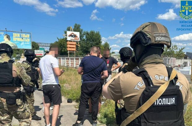 У Києві викрито диверсантів, що підпалювали релейні шафи та військові автомобілі