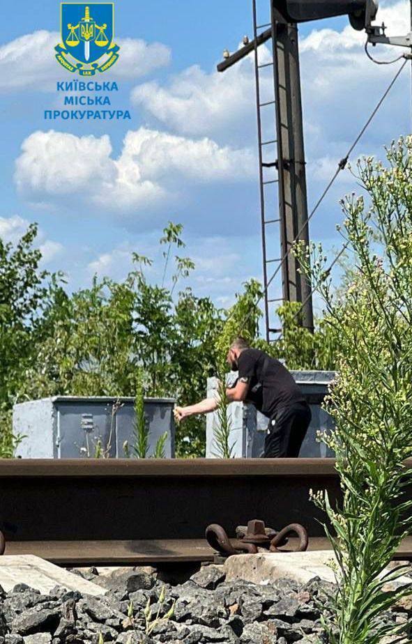 В Киеве разоблачены диверсанты, поджигавшие релейные шкафы и военные автомобили