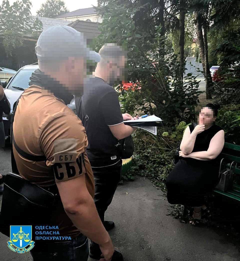 10 тис доларів хабара : в Одесі викрито посадовицю Антимонопольного комітету
