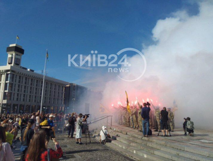 На Майдане проходит акция ''Free Azov'', посвященная годовщине трагедии в Оленивке