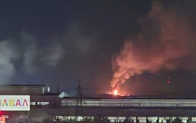 Потужна пожежа в Єкатеринбурзі: жителі міста чули вибух на великій відстані
