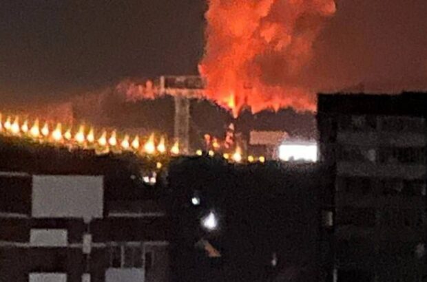 У Києві сталася пожежа у багатоповерхівці через падіння уламків ворожого дрона