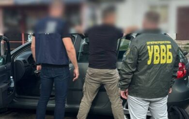21 тисячу євро за ”послугу”: прикордонник за винагороду обіцяв організувати незаконний перетин кордону