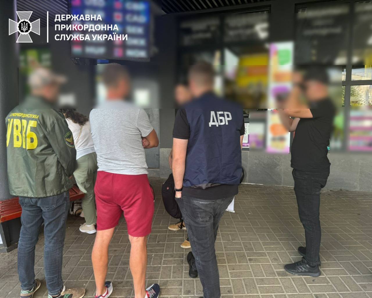 21 тисячу євро за ''послугу'': прикордонник за винагороду обіцяв організувати незаконний перетин кордону