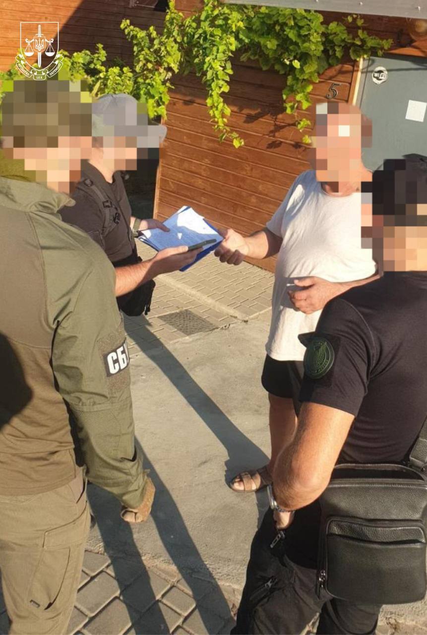 Чиновники Одесской миграционной службы подделывали паспорта для находящихся за рубежом ухилянцев.