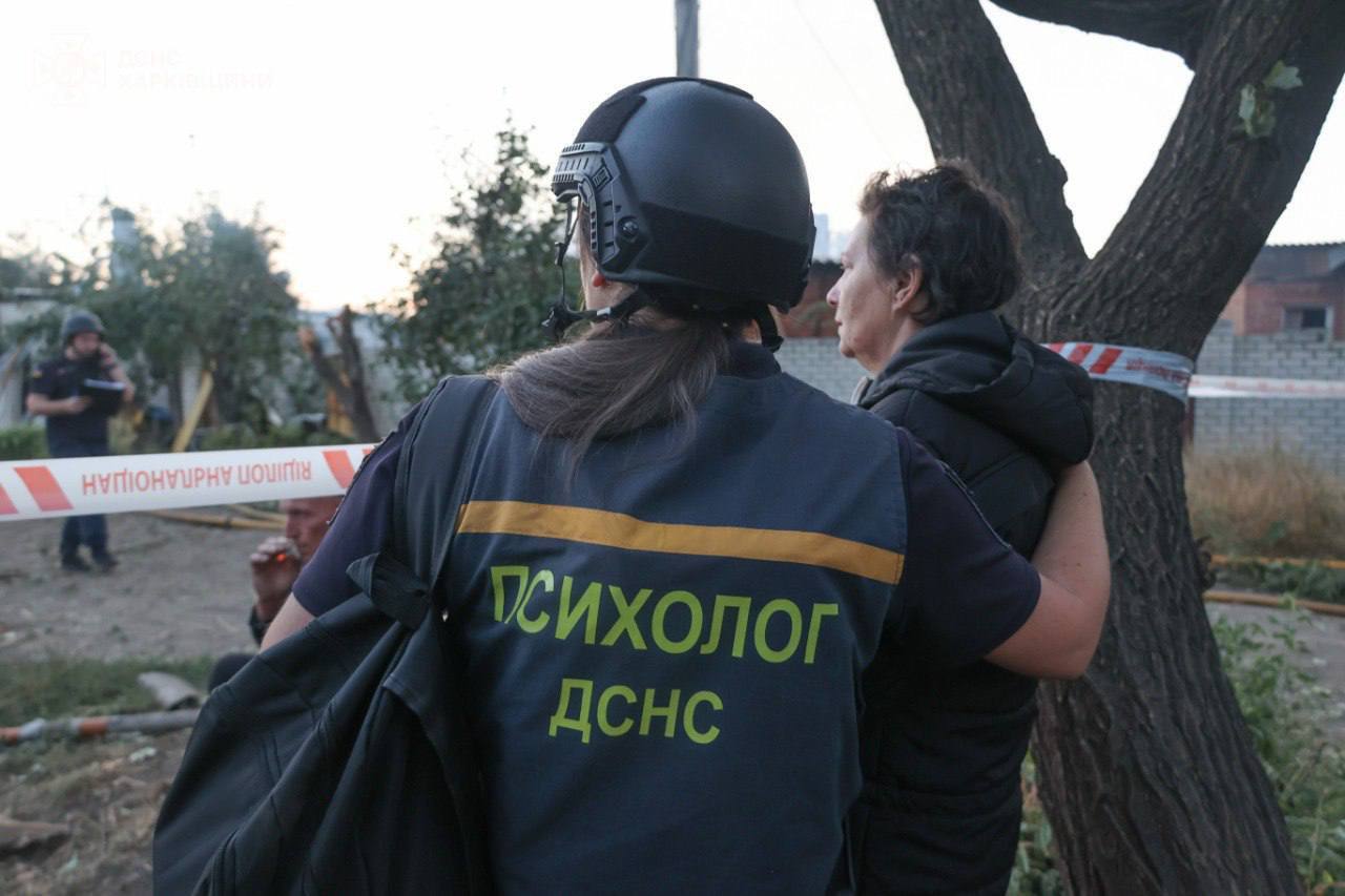 Під обстріл потрапив готель з журналістами в Краматорську та приватні будинки у Харкові (фото)