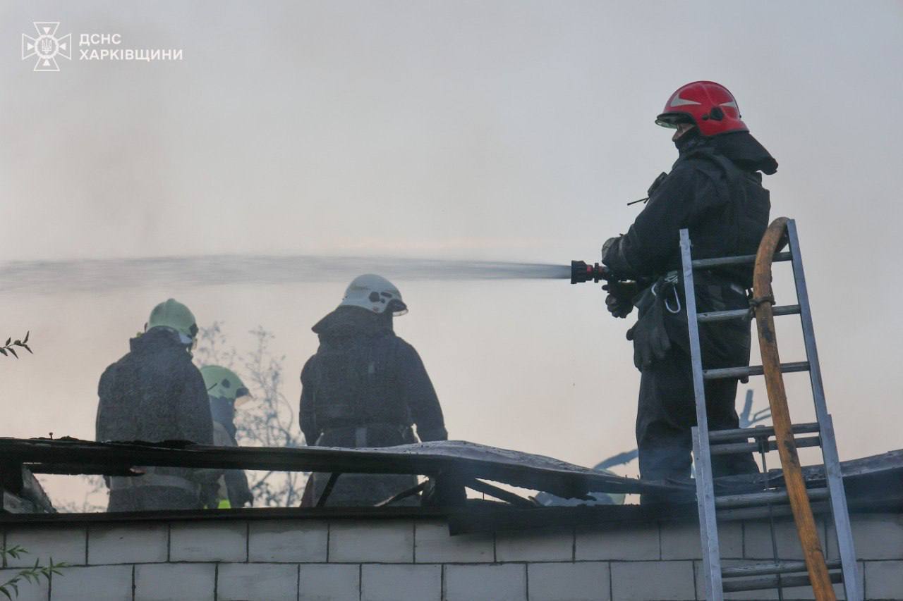 Під обстріл потрапив готель з журналістами в Краматорську та приватні будинки у Харкові (фото)