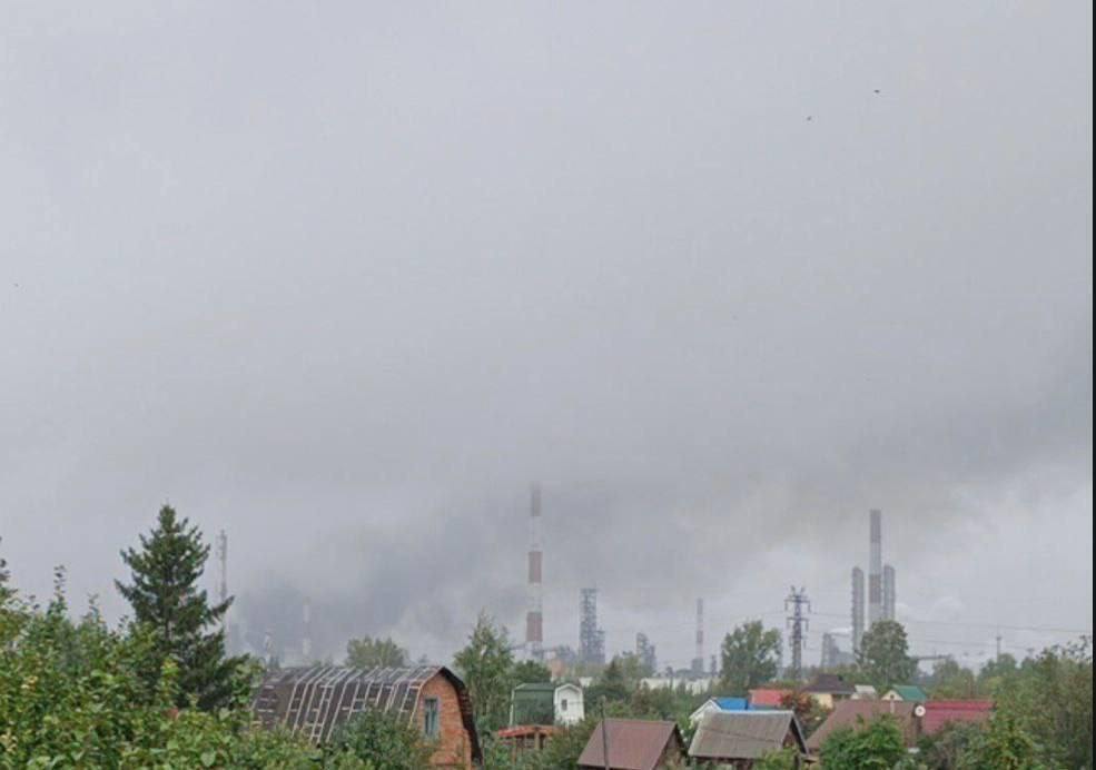 На Омском НПЗ ''Газпромнефть-ОНПЗ'' – большой пожар: пострадали два работника