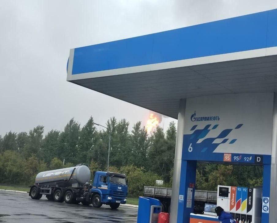 На Омському НПЗ ''Газпромнефть-ОНПЗ'' – велика пожежа: постраждали двоє працівників