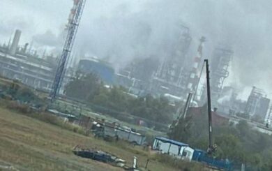 На Омском НПЗ »Газпромнефть-ОНПЗ» – большой пожар: пострадали два работника