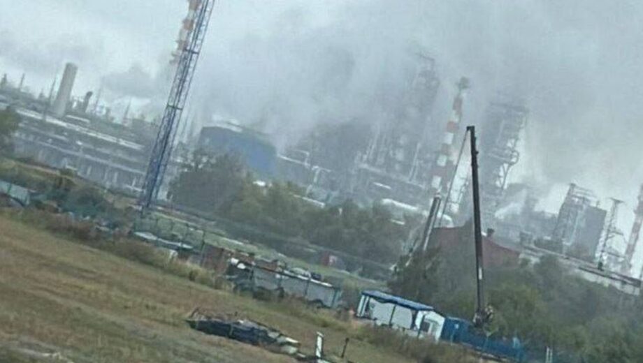 На Омском НПЗ »Газпромнефть-ОНПЗ» – большой пожар: пострадали два работника