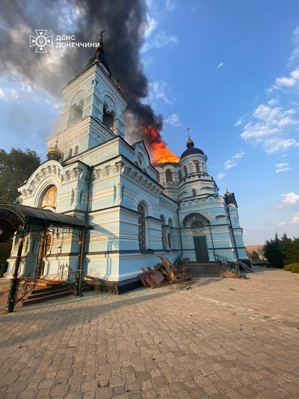 Російські обстріли знищили купол історичної церкви в Новоекономічному
