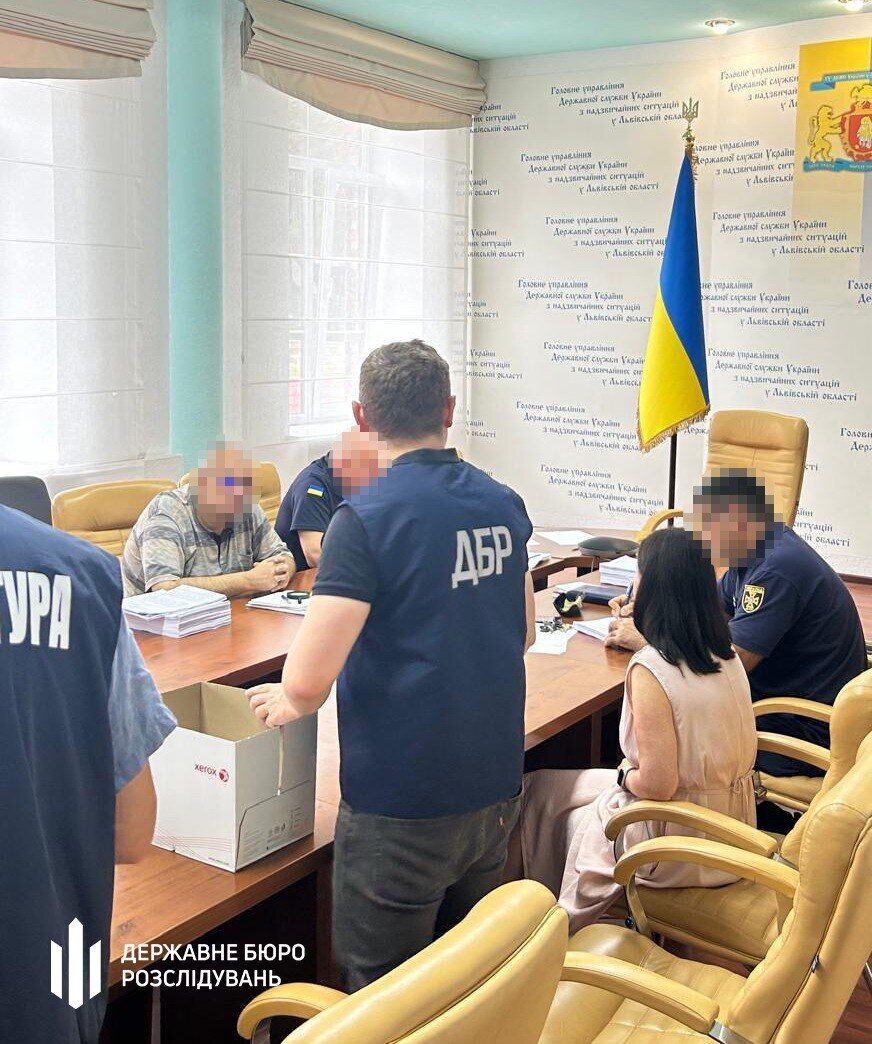 Службова недбалість у ДСНС: закуплено комп’ютери на 14 млн грн дорожче ринкової вартості