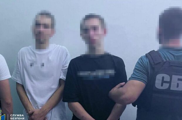 В Черкассах задержали наркозависимых, которые за деньги из России поджигали военные пикапы (фото)