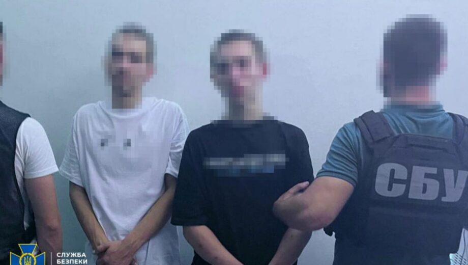 В Черкассах задержали наркозависимых, которые за деньги из России поджигали военные пикапы (фото)