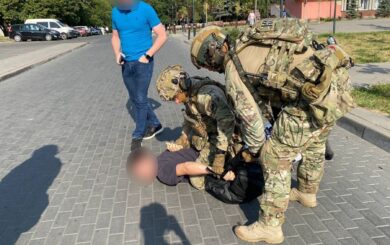 В Луцке задержан мужчина, стрелявший из винтовки по работникам ТЦК