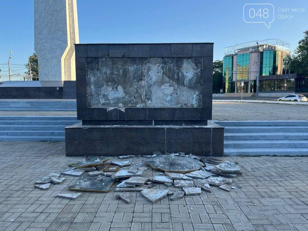 В Одессе демонтировали памятник советскому вождю во время комендантского часа