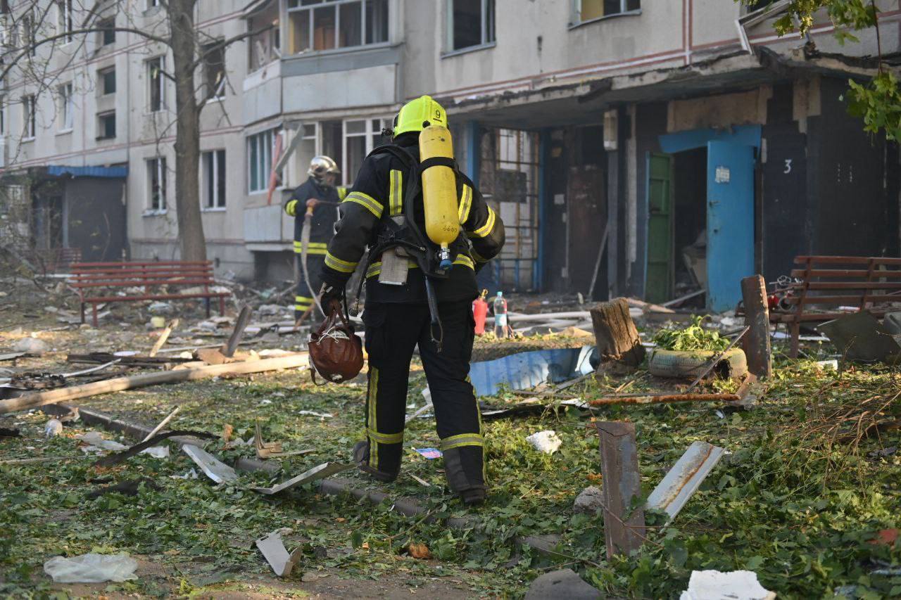 РФ атакувала Харків КАБами: влучили у багатоповерхівку, 35 постраждалих