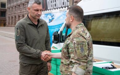 Пиар за счет киевлян? Мэр Кличко передал военным дроны купленные из бюджета города
