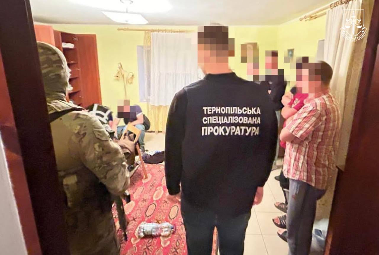 В Украине разоблачили преступную сеть: задержаны 116 человек за сбыт оружия и запрещенных веществ