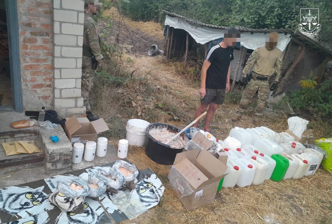 В Украине разоблачили преступную сеть: задержаны 116 человек за сбыт оружия и запрещенных веществ