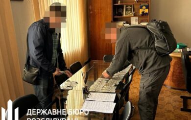 В Днепропетровской области чиновники требовали взятку за строительство общежития для переселенцев