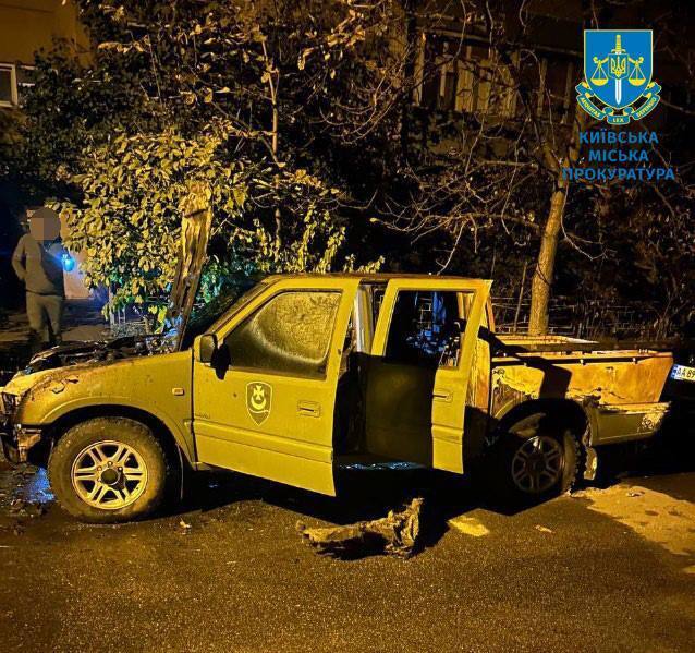 Четверо киевлян жгли автомобилей военных, им объявлено о подозрении
