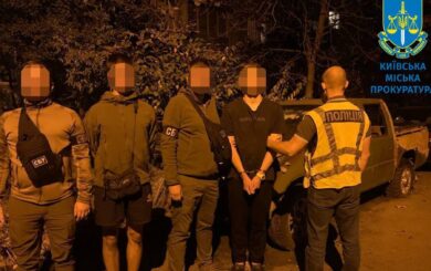 Четверо киевлян жгли автомобилей военных, им объявлено о подозрении