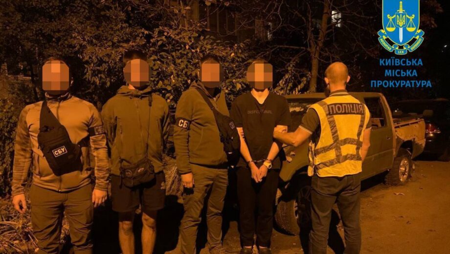 Четверо киевлян жгли автомобилей военных, им объявлено о подозрении
