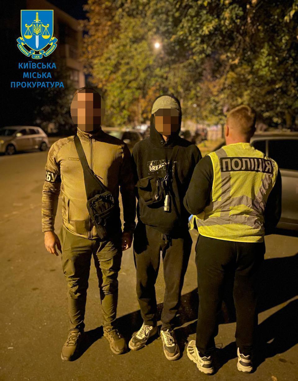 Четверо киевлян жгли автомобилей военных, им объявлено о подозрении