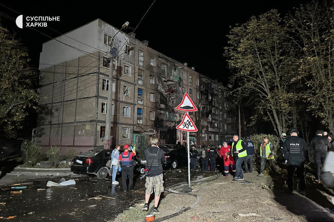 В Харькове разрушена пятиэтажка, в Киеве обломками поврежден дом: последствия ночных обстрелов
