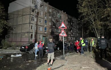 В Харькове разрушена пятиэтажка, в Киеве обломками поврежден дом: последствия ночных обстрелов