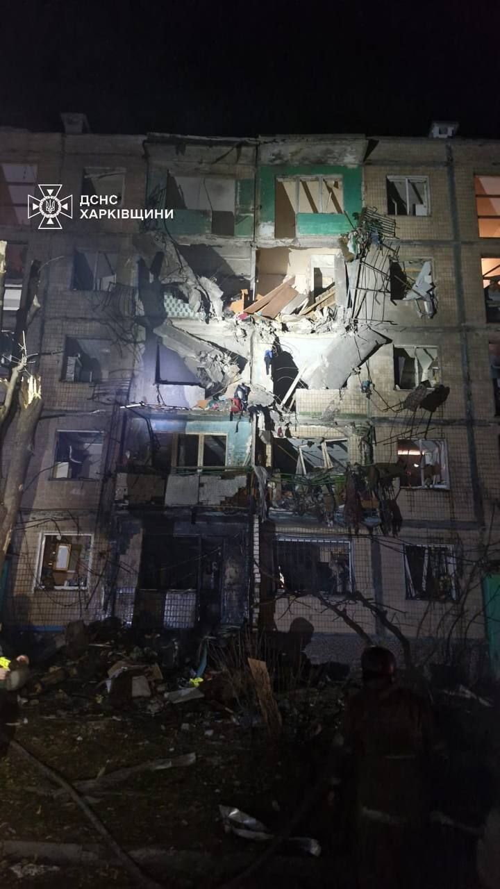 В Харькове разрушена пятиэтажка, в Киеве обломками поврежден дом: последствия ночных обстрелов